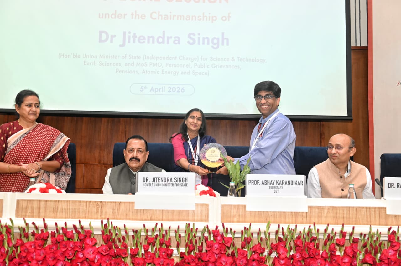 Dr. Jitendra Singh Launches first -ever "Administrative Capacity Building" Programme for Scientists & Academicians Under Mission Karmayogi; aimed to quip academia leaders with governance skills - Image 7