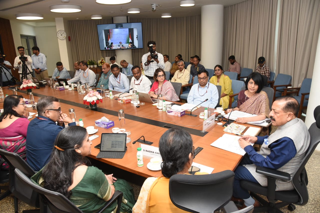 The Department of Personnel and Training, in collaboration with the Capacity Building Commission, organised the National Departmental Summit on “Institutionalizing Capacity Building: From Training to Performance-Linked Governance” in virtual mode - Image 4