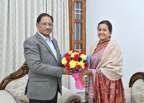 Ms. S. Radha Chauhan, Chairperson, Capacity Building Commission (CBC), called on Shri Vishnu Deo Sai, Chief Minister, Chhattisgarh in Raipur today.
