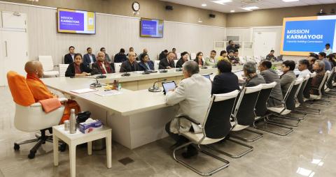 A State-level meeting chaired by Chief Minister of Uttar Pradesh, Yogi Adityanath, was held with the Chief Secretary, Shri Shashi Prakash Goyal and Secretaries of key citizen-facing departments.