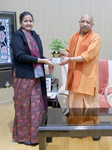 A State-level meeting chaired by Chief Minister of Uttar Pradesh, Yogi Adityanath, was held with the Chief Secretary, Shri Shashi Prakash Goyal and Secretaries of key citizen-facing departments.